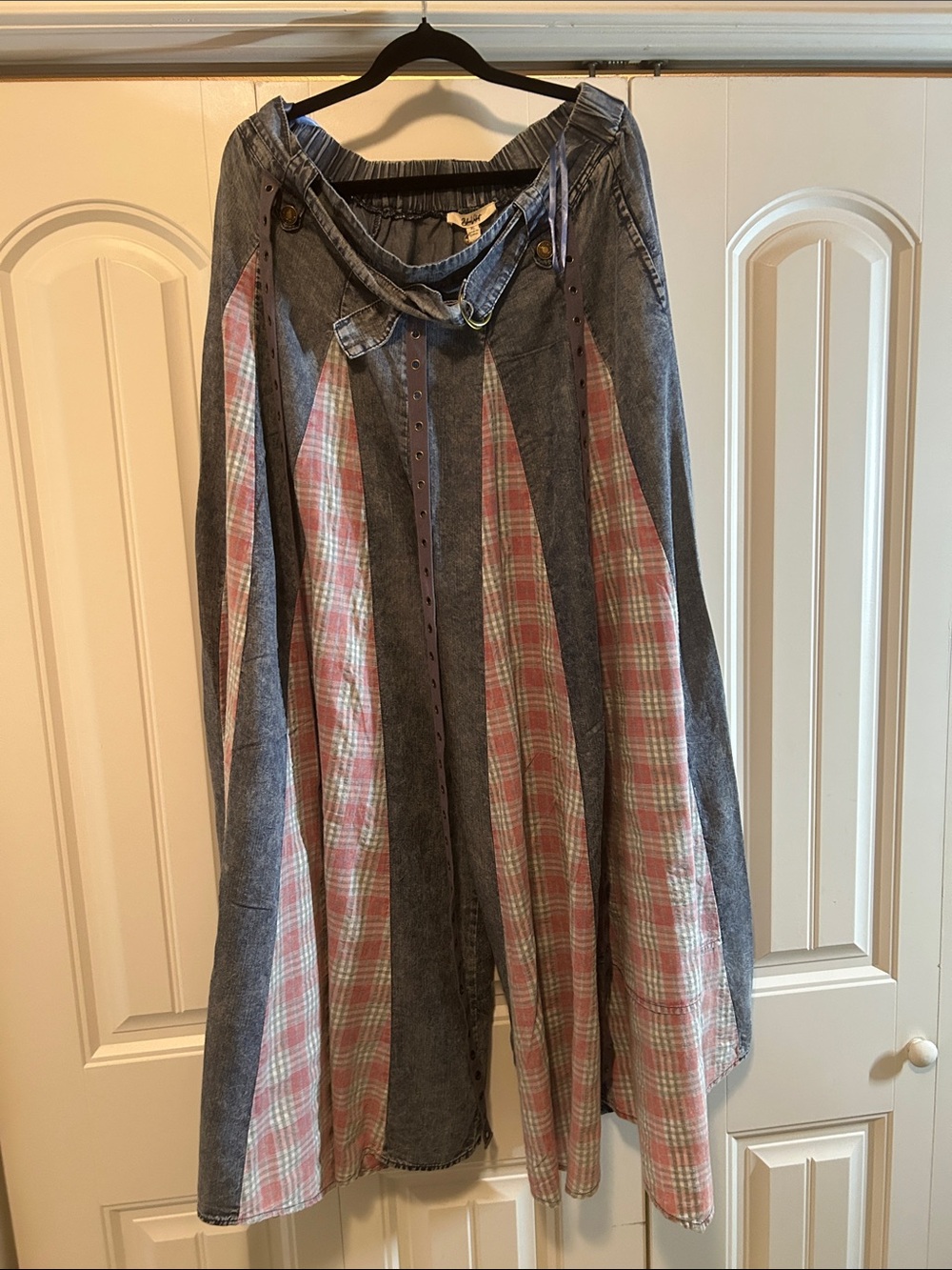 Women's Wide-Leg Denim Jeans with Pink Plaid Inset Panels